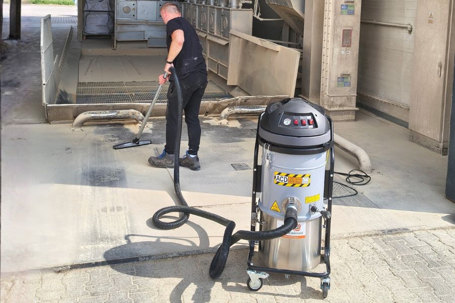 Odkurzacz rgs one43x1 m acd w akcji pyly palne.jpg