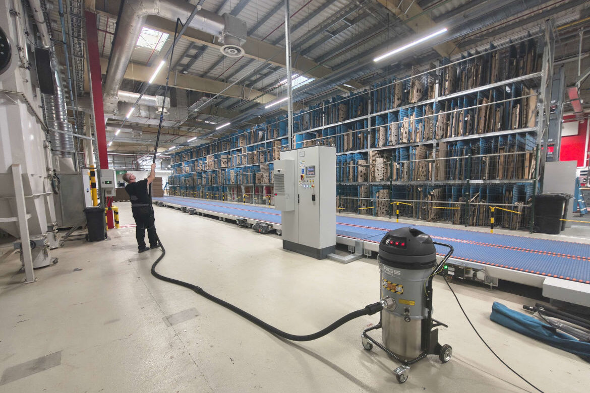 Odkurzanie koryt kablowych