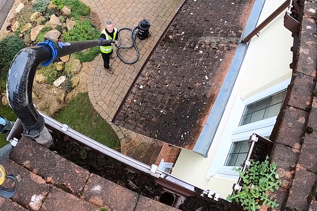 Odkurzanie rynien z poziomu 0